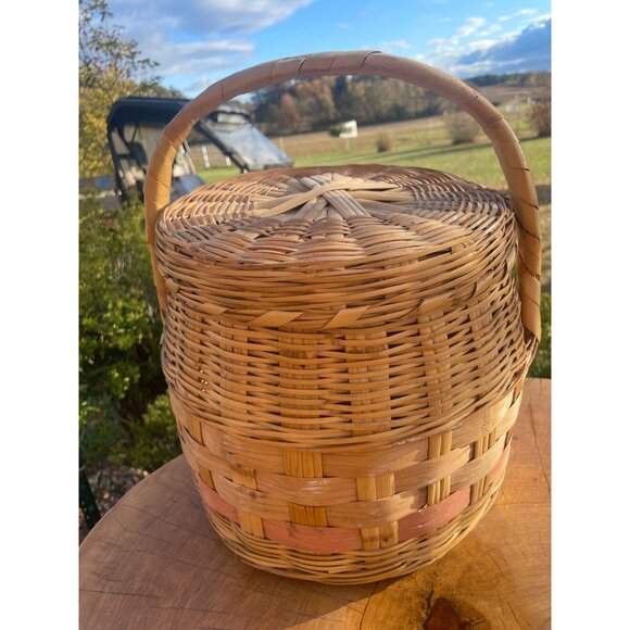 Vintage Woven Basket With Lid & Handle - Picture 3 of 7